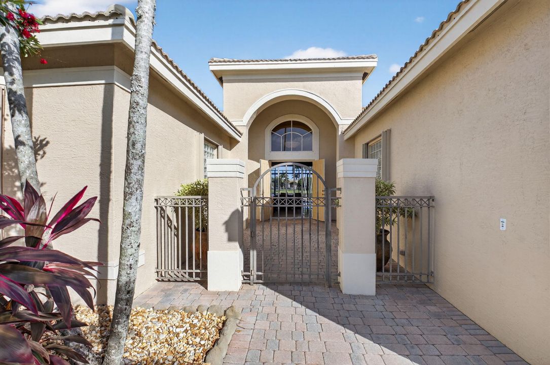 For Sale: $1,145,000 (3 beds, 2 baths, 2767 Square Feet)