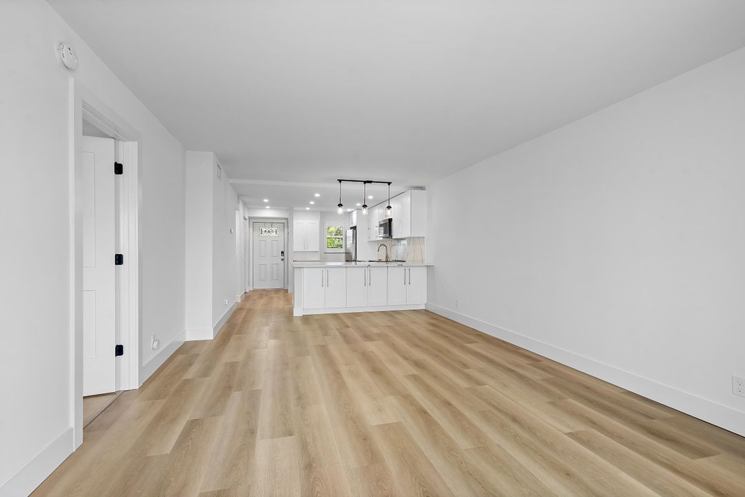 待售: $459,900 (2 贝兹, 2 浴室, 1056 平方英尺)