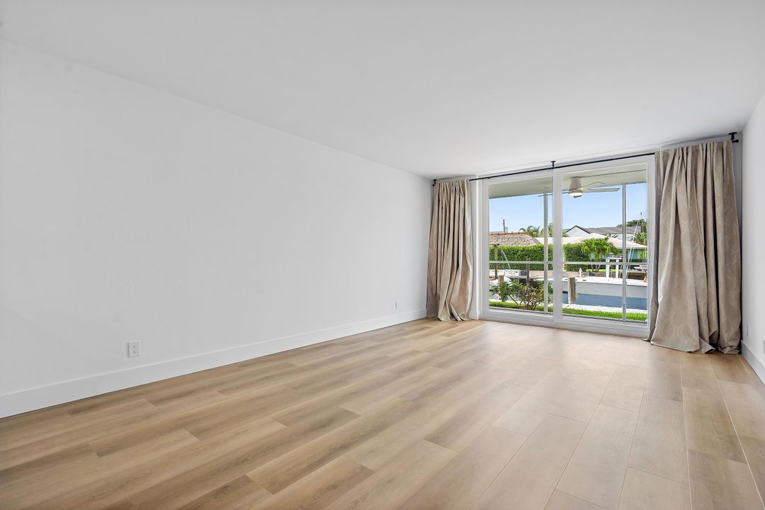 待售: $459,900 (2 贝兹, 2 浴室, 1056 平方英尺)