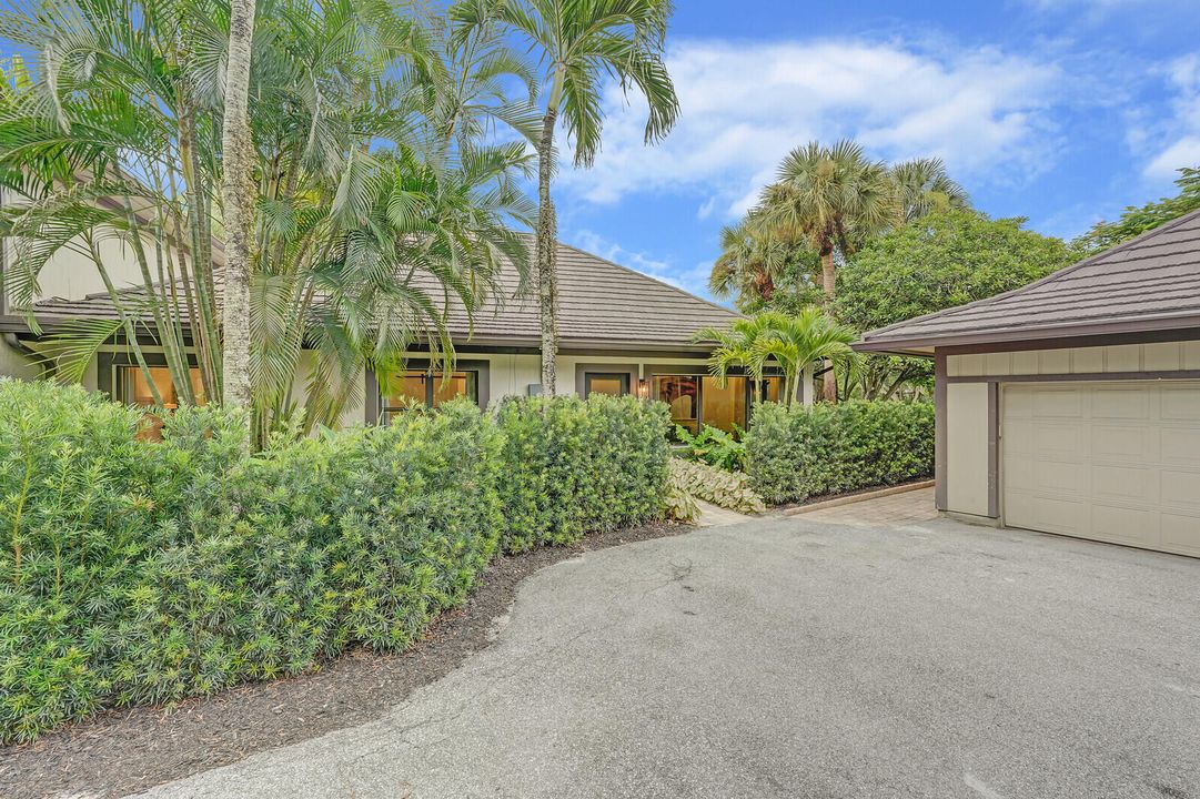 For Sale: $2,600,000 (3 beds, 3 baths, 2800 Square Feet)