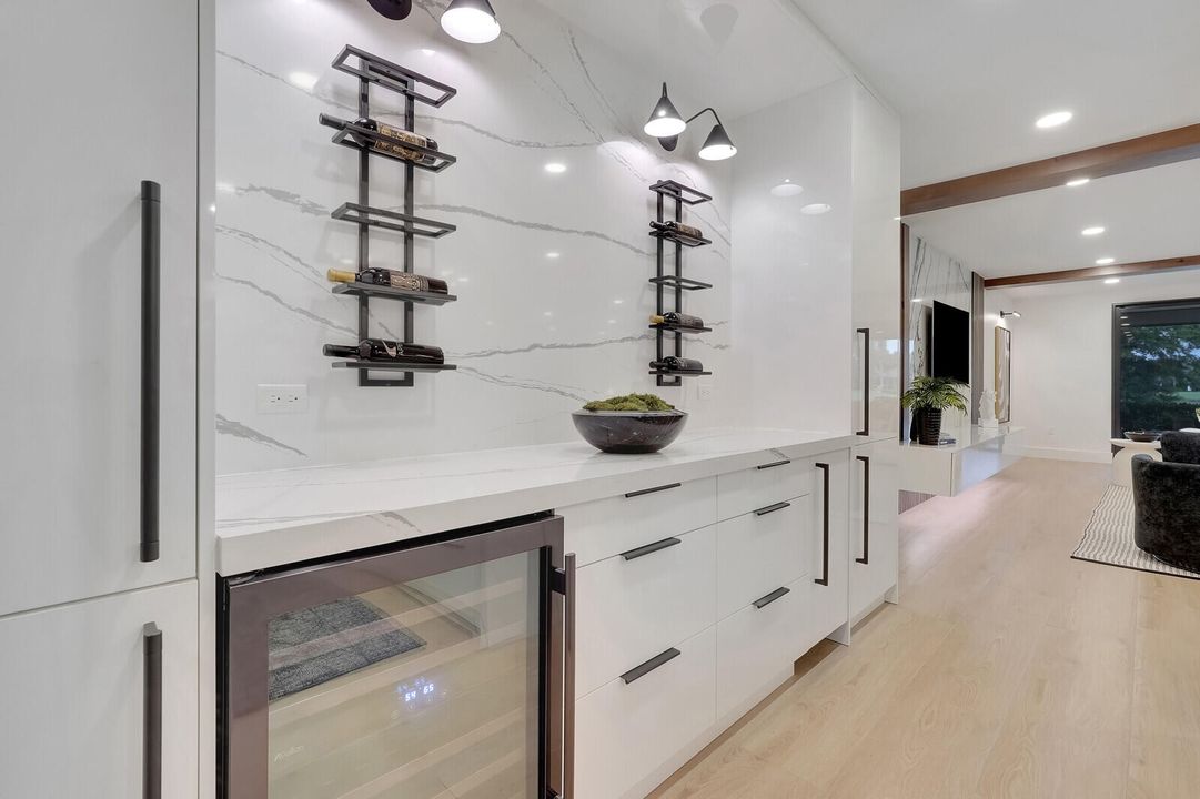 For Sale: $2,600,000 (3 beds, 3 baths, 2800 Square Feet)