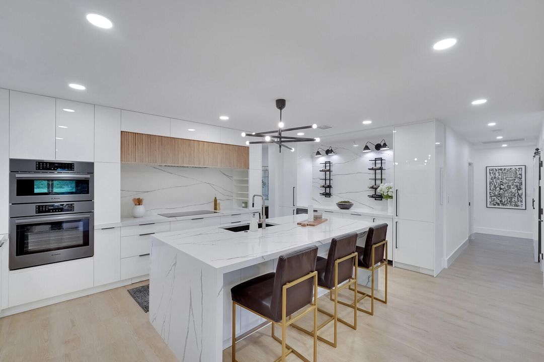 For Sale: $2,600,000 (3 beds, 3 baths, 2800 Square Feet)