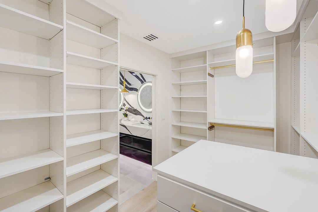 For Sale: $2,600,000 (3 beds, 3 baths, 2800 Square Feet)