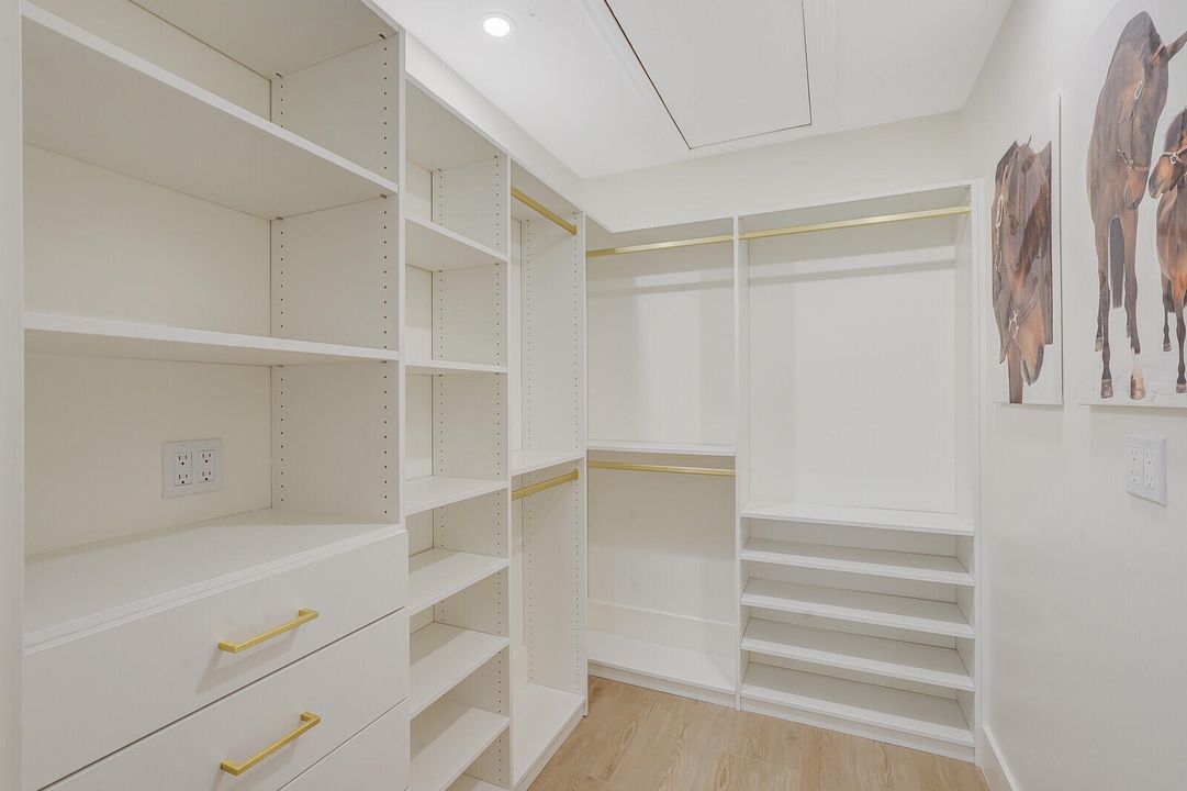 For Sale: $2,600,000 (3 beds, 3 baths, 2800 Square Feet)