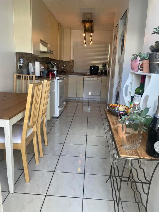 出租: $3,200 (3 贝兹, 2 浴室, 1760 平方英尺)