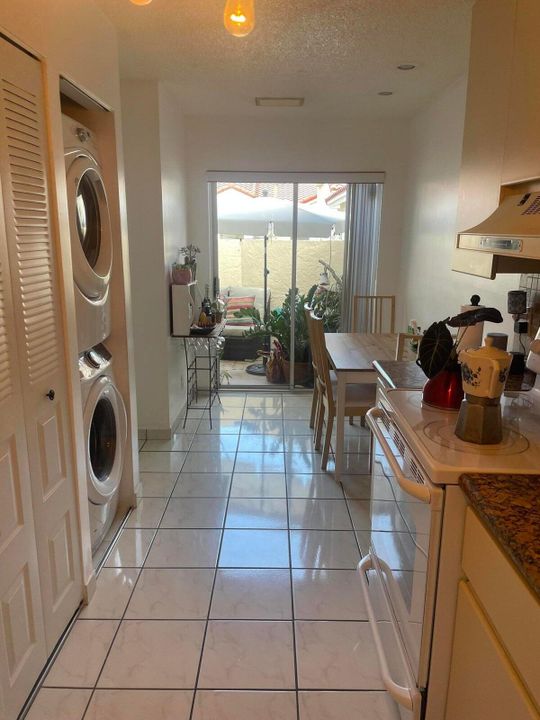 出租: $3,200 (3 贝兹, 2 浴室, 1760 平方英尺)