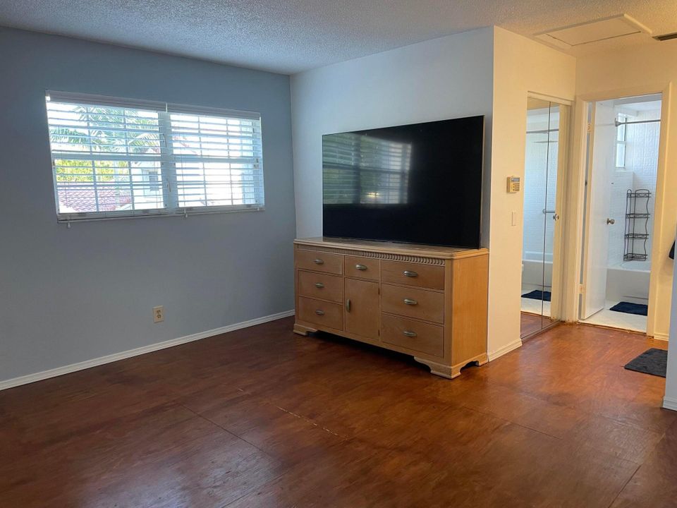 出租: $3,200 (3 贝兹, 2 浴室, 1760 平方英尺)