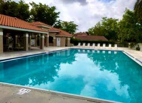 出租: $3,200 (3 贝兹, 2 浴室, 1760 平方英尺)