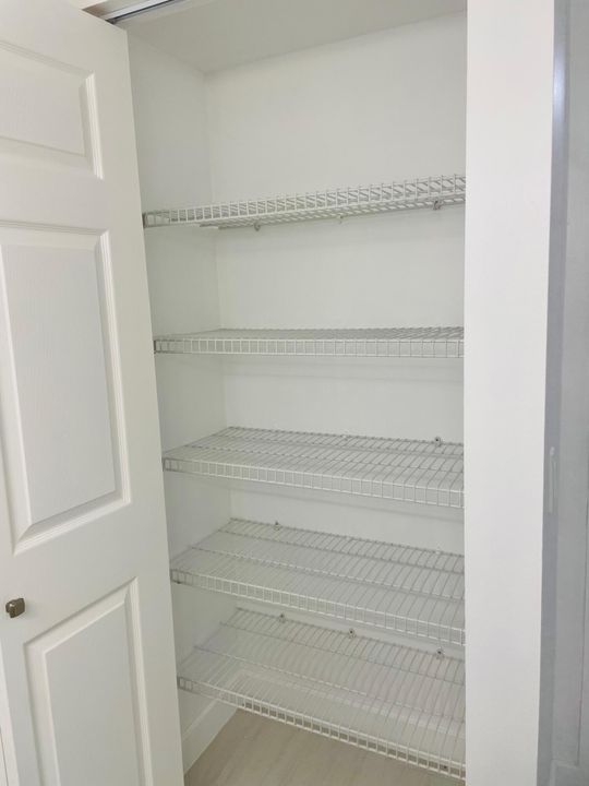 В аренду: $1,900 (2 спален, 1 ванн, 935 Квадратных фут)