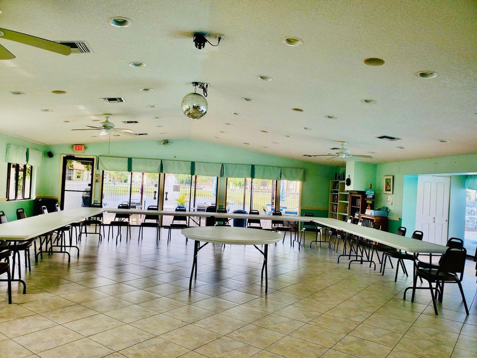 В аренду: $1,900 (2 спален, 1 ванн, 935 Квадратных фут)