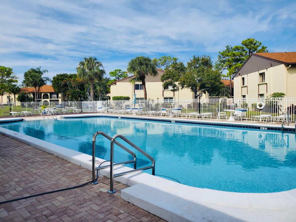 В аренду: $1,900 (2 спален, 1 ванн, 935 Квадратных фут)