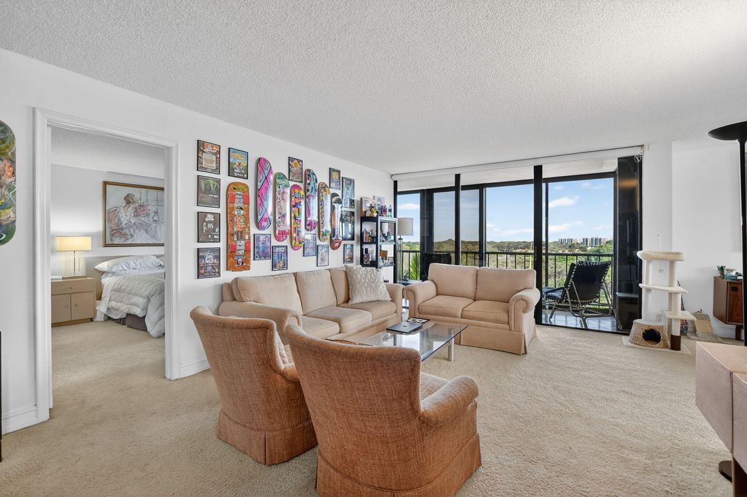 待售: $199,000 (2 贝兹, 2 浴室, 1255 平方英尺)