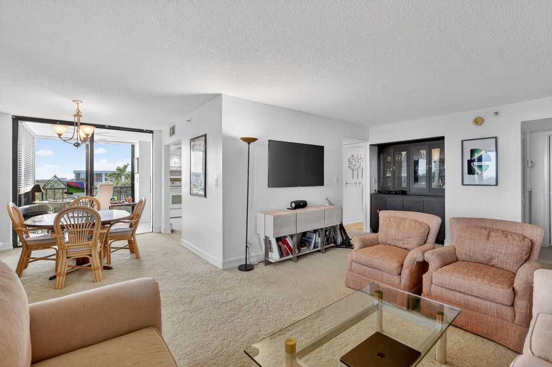 待售: $199,000 (2 贝兹, 2 浴室, 1255 平方英尺)