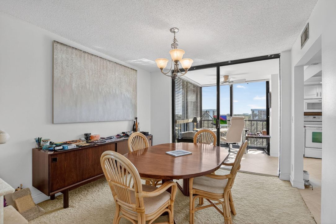 待售: $199,000 (2 贝兹, 2 浴室, 1255 平方英尺)