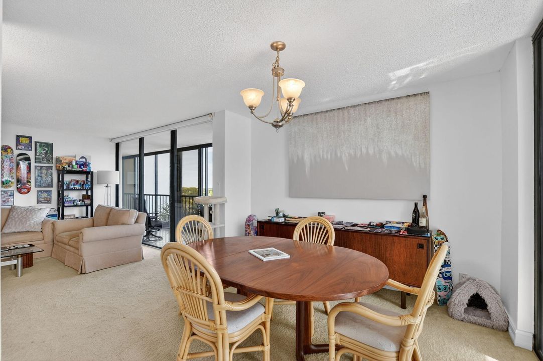 待售: $199,000 (2 贝兹, 2 浴室, 1255 平方英尺)