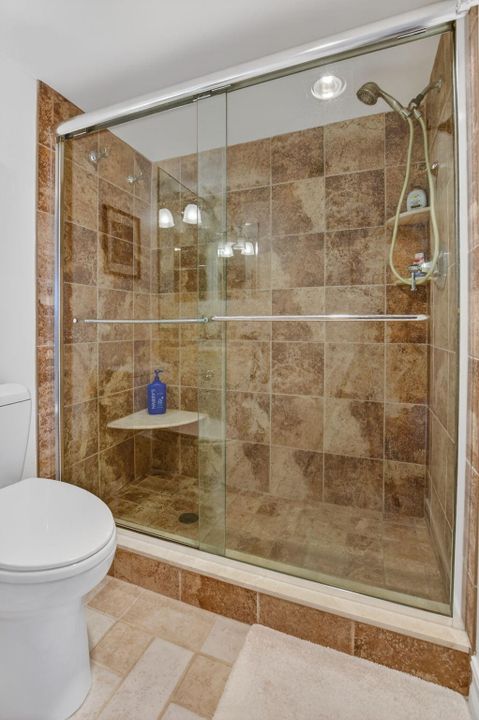 待售: $199,000 (2 贝兹, 2 浴室, 1255 平方英尺)