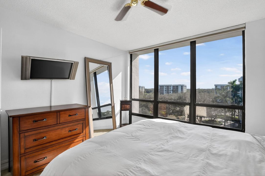 待售: $199,000 (2 贝兹, 2 浴室, 1255 平方英尺)