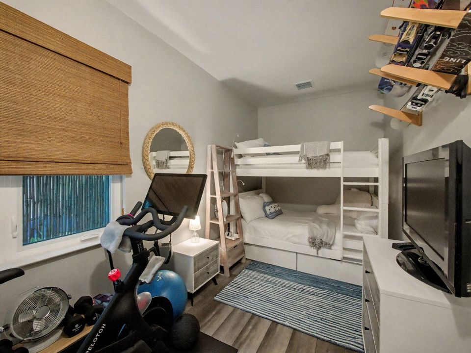 For Rent: $12,000 (5 beds, 3 baths, 2737 Square Feet)