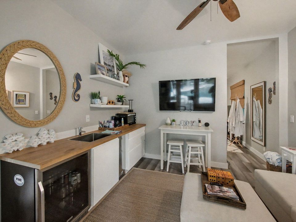 For Rent: $12,000 (5 beds, 3 baths, 2737 Square Feet)