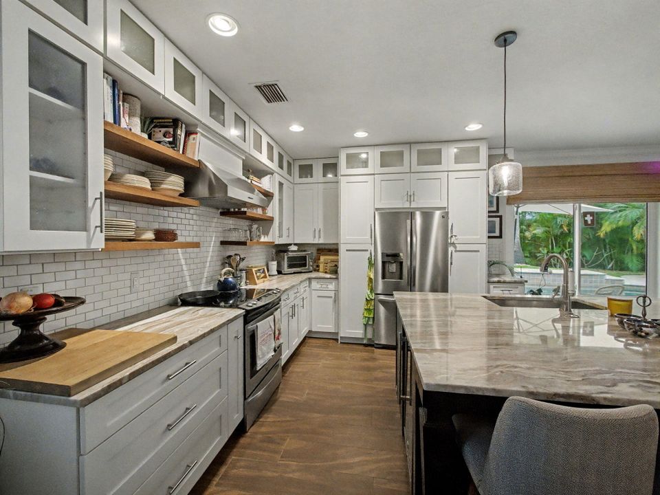 For Rent: $12,000 (5 beds, 3 baths, 2737 Square Feet)