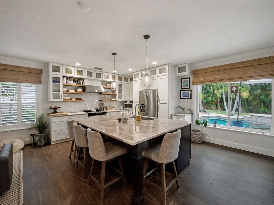 For Rent: $12,000 (5 beds, 3 baths, 2737 Square Feet)