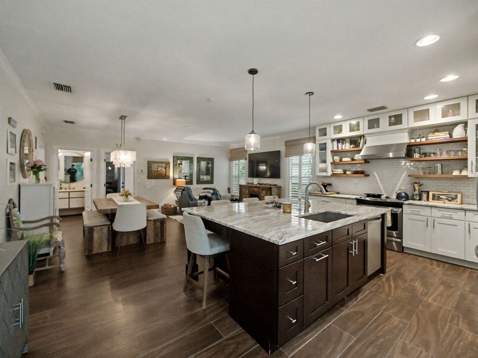 For Rent: $12,000 (5 beds, 3 baths, 2737 Square Feet)