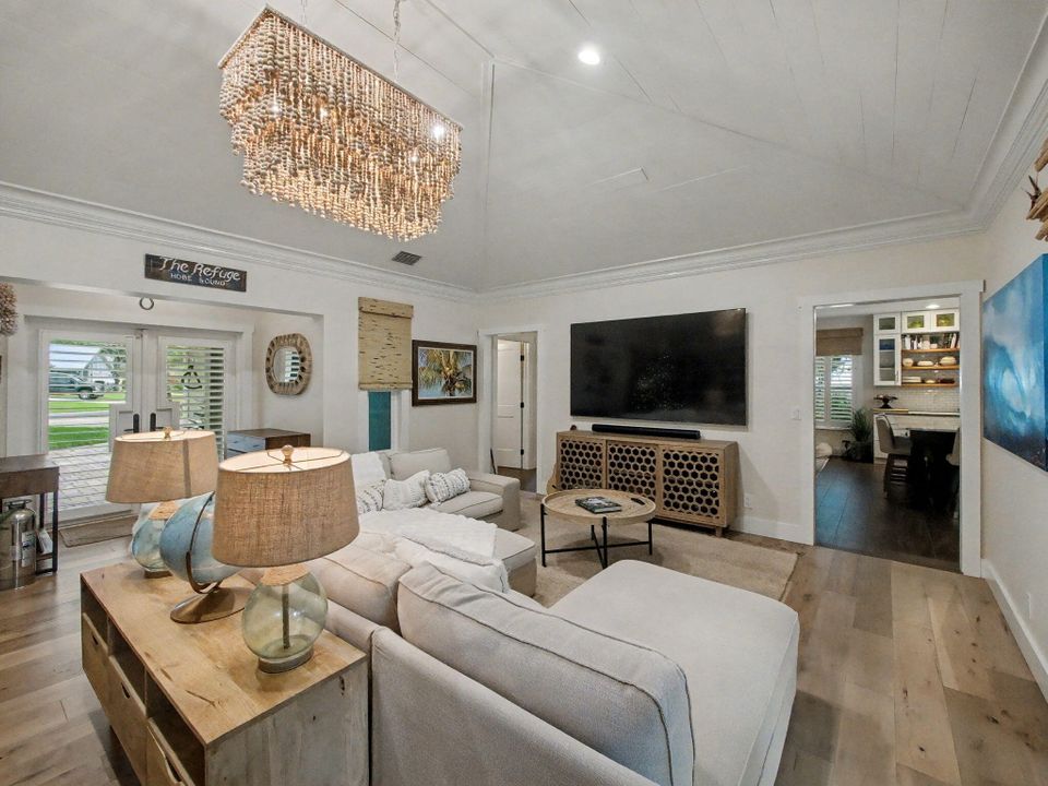 For Rent: $12,000 (5 beds, 3 baths, 2737 Square Feet)