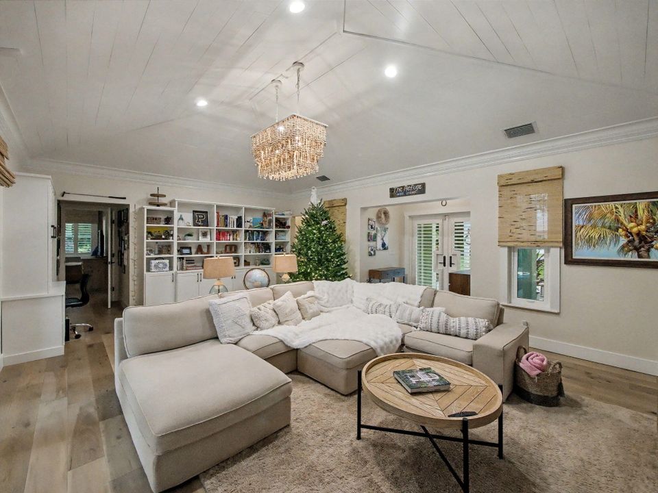 For Rent: $12,000 (5 beds, 3 baths, 2737 Square Feet)