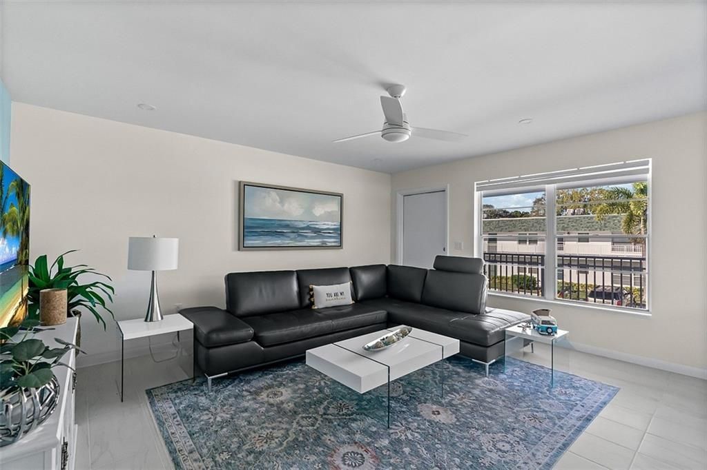 На продажу: $169,000 (2 спален, 2 ванн, 1000 Квадратных фут)