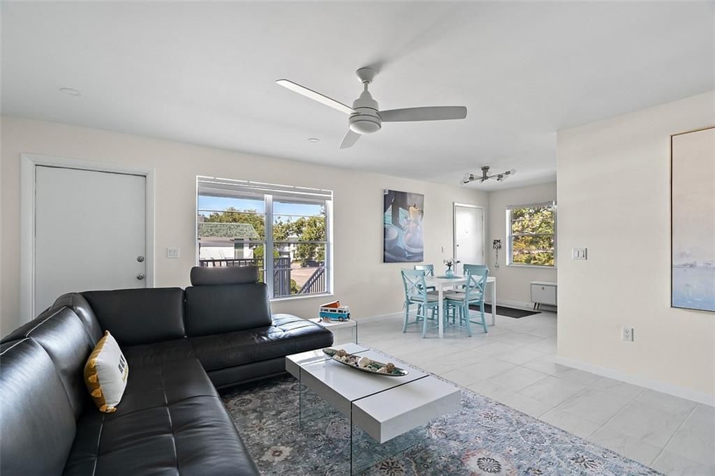 На продажу: $169,000 (2 спален, 2 ванн, 1000 Квадратных фут)