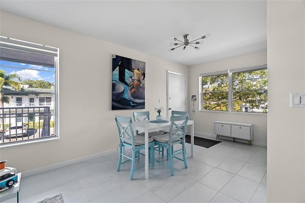 На продажу: $169,000 (2 спален, 2 ванн, 1000 Квадратных фут)