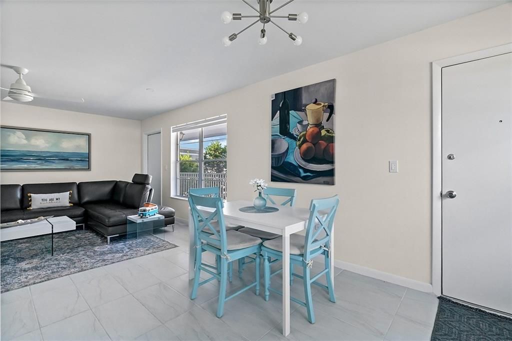 На продажу: $169,000 (2 спален, 2 ванн, 1000 Квадратных фут)