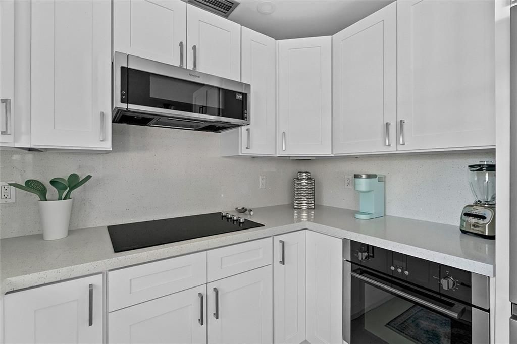 На продажу: $169,000 (2 спален, 2 ванн, 1000 Квадратных фут)