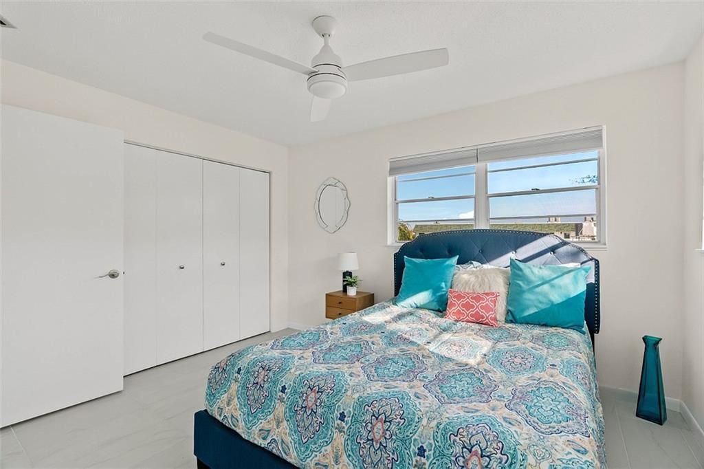 На продажу: $169,000 (2 спален, 2 ванн, 1000 Квадратных фут)