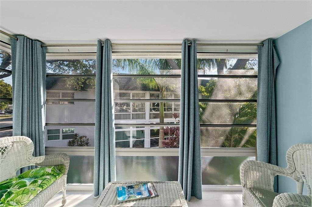 На продажу: $169,000 (2 спален, 2 ванн, 1000 Квадратных фут)