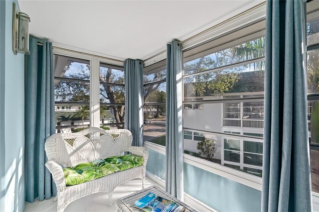 На продажу: $169,000 (2 спален, 2 ванн, 1000 Квадратных фут)