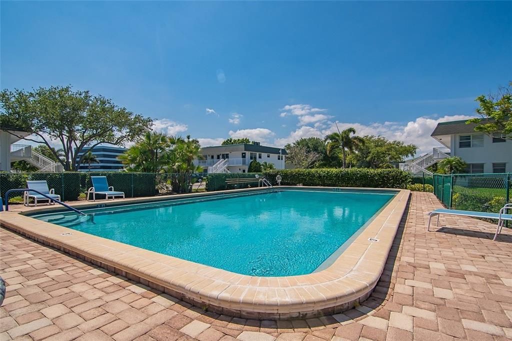 На продажу: $169,000 (2 спален, 2 ванн, 1000 Квадратных фут)