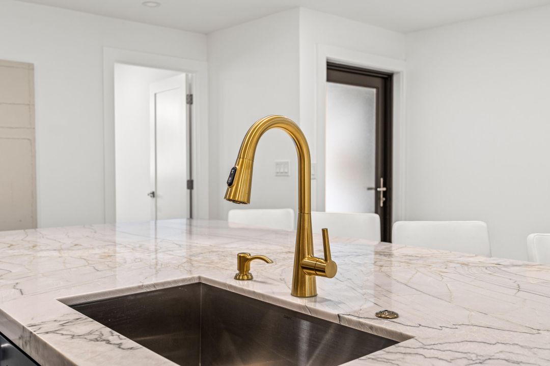 For Sale: $1,395,000 (3 beds, 2 baths, 1273 Square Feet)