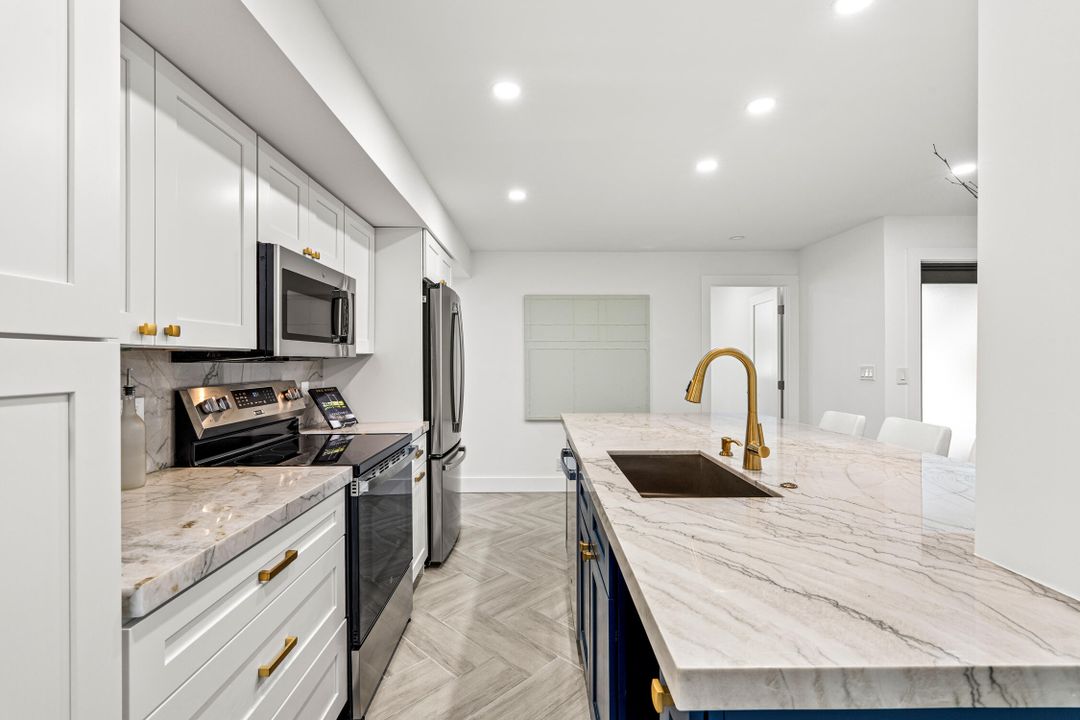 For Sale: $1,395,000 (3 beds, 2 baths, 1273 Square Feet)