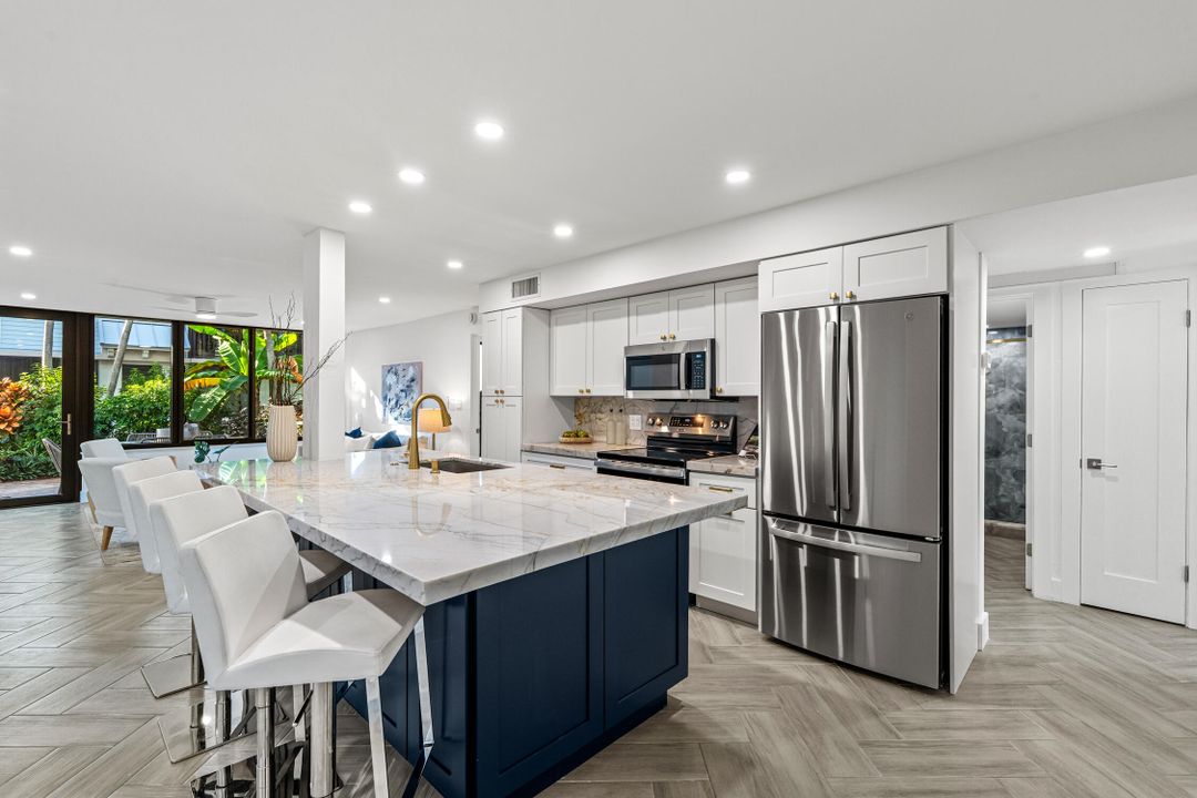 For Sale: $1,395,000 (3 beds, 2 baths, 1273 Square Feet)