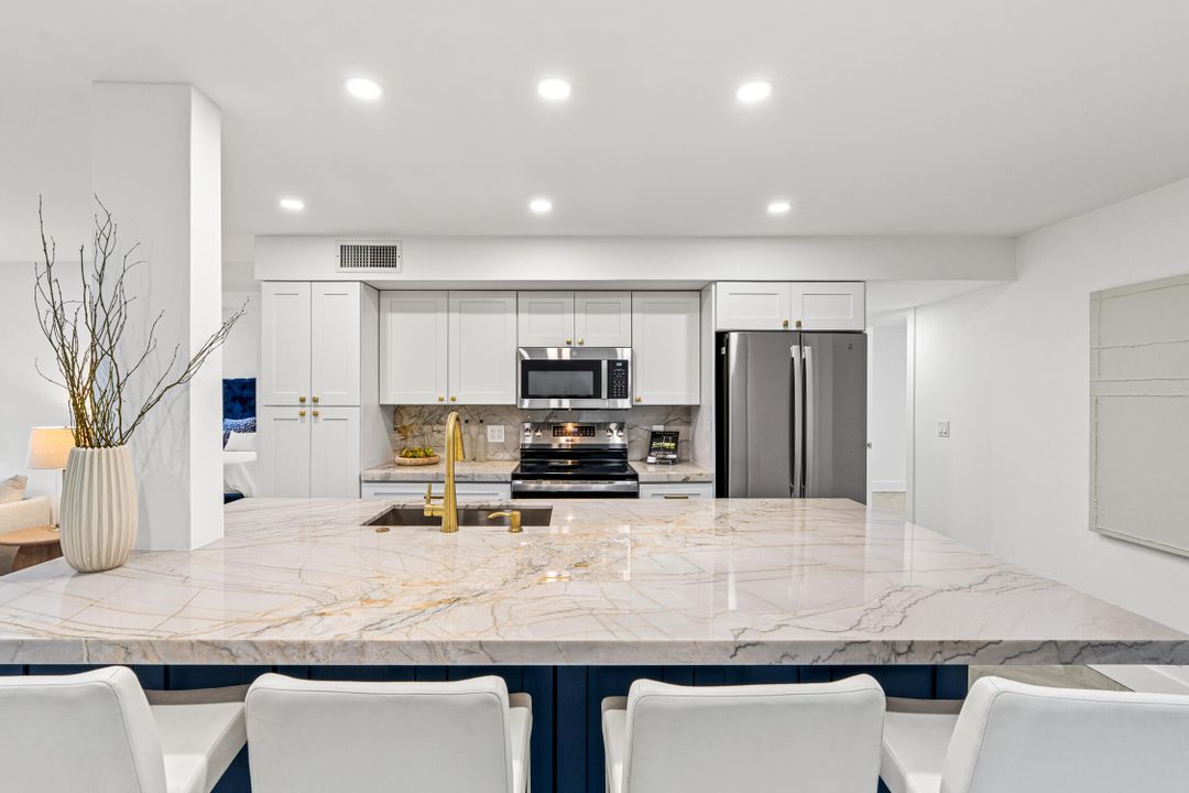 For Sale: $1,395,000 (3 beds, 2 baths, 1273 Square Feet)