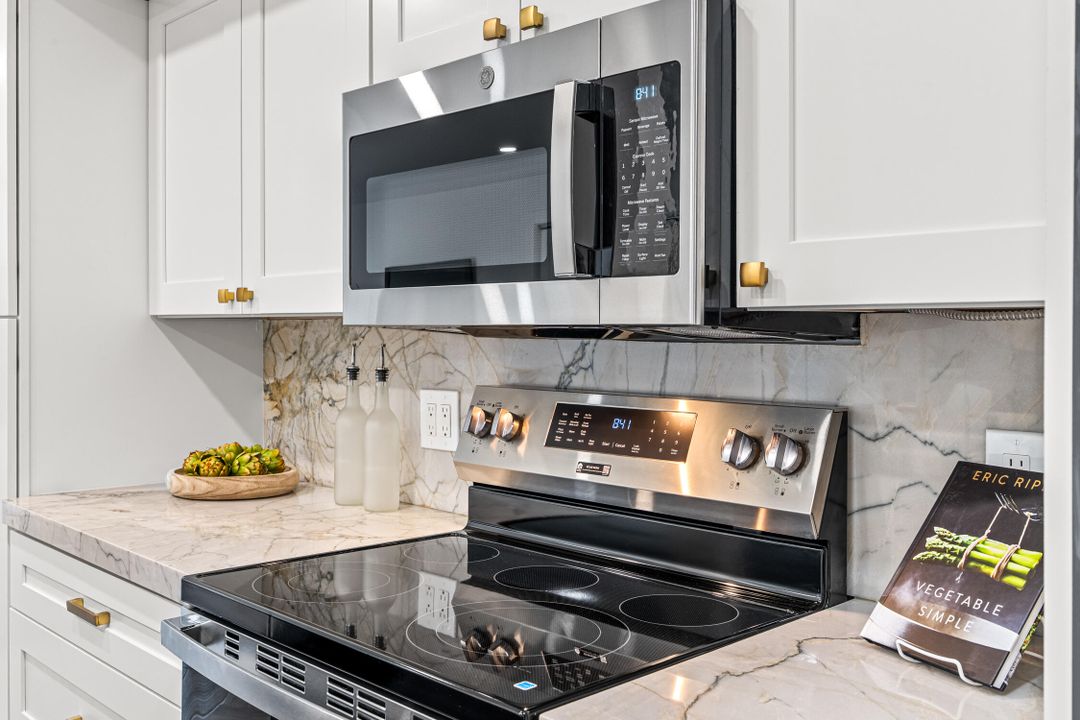 For Sale: $1,395,000 (3 beds, 2 baths, 1273 Square Feet)