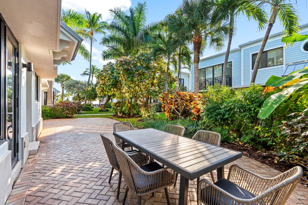 For Sale: $1,395,000 (3 beds, 2 baths, 1273 Square Feet)