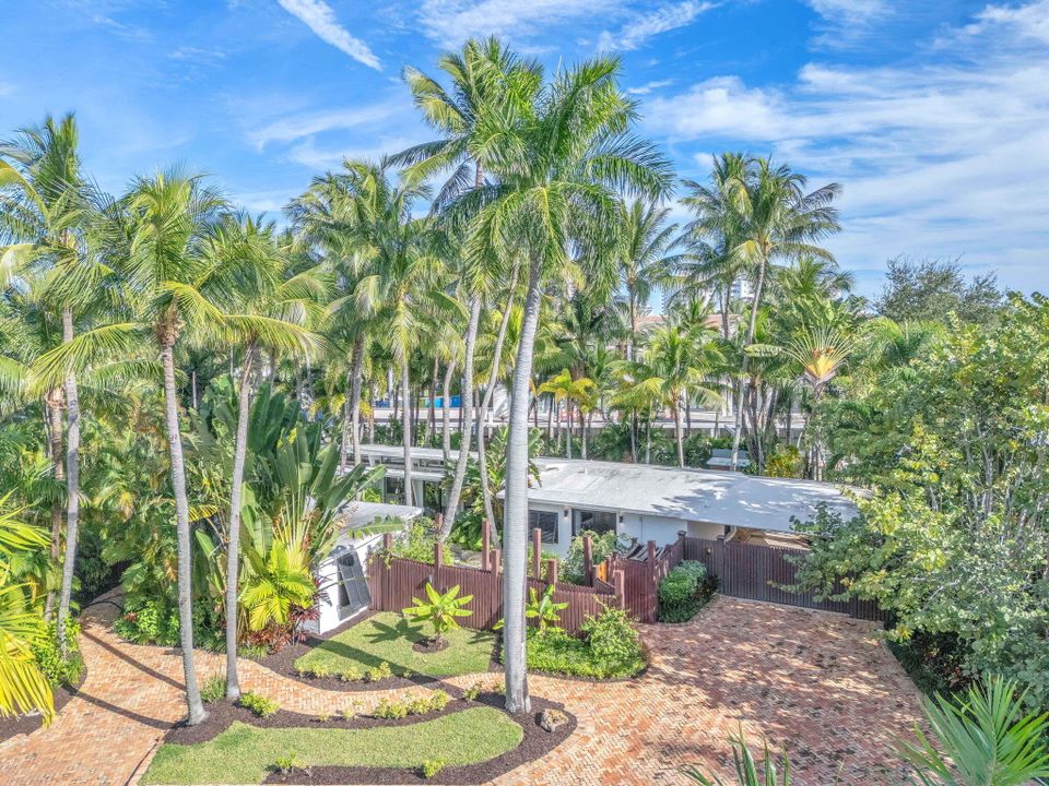 For Sale: $3,750,000 (2 beds, 2 baths, 1258 Square Feet)