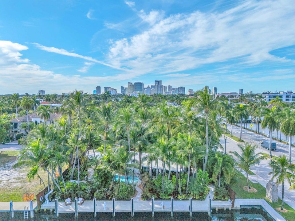 For Sale: $3,750,000 (2 beds, 2 baths, 1258 Square Feet)