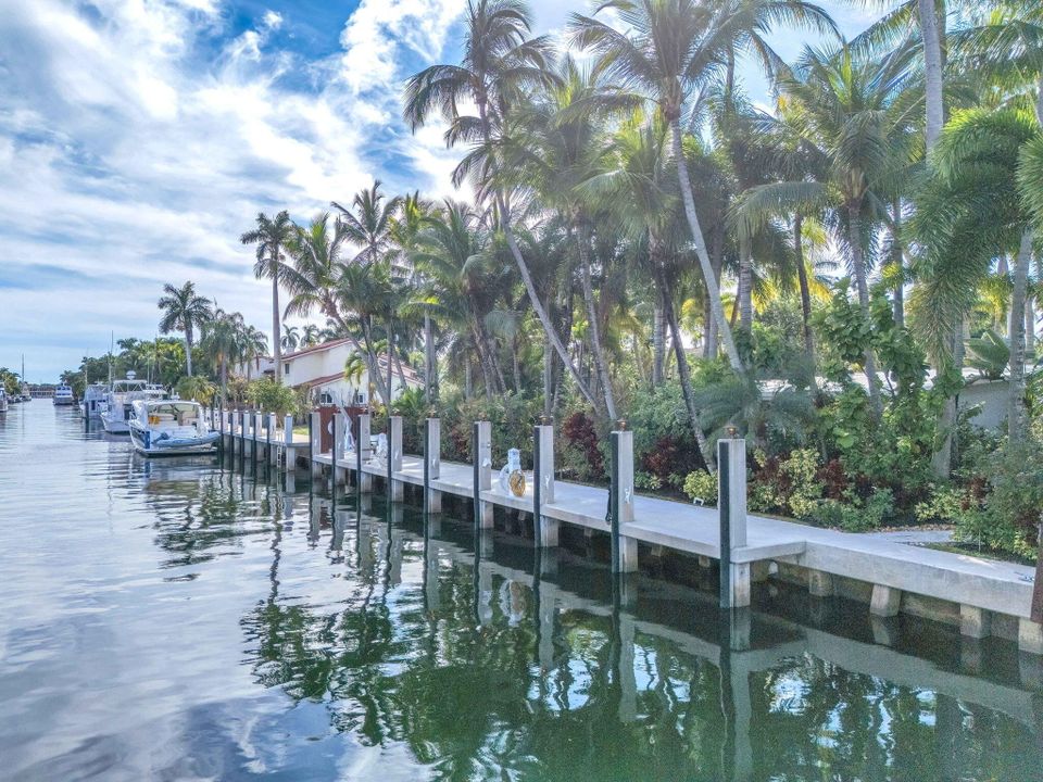 For Sale: $3,750,000 (2 beds, 2 baths, 1258 Square Feet)