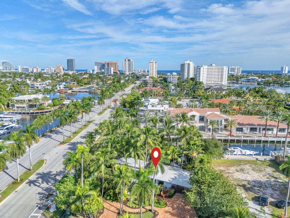 For Sale: $3,750,000 (2 beds, 2 baths, 1258 Square Feet)