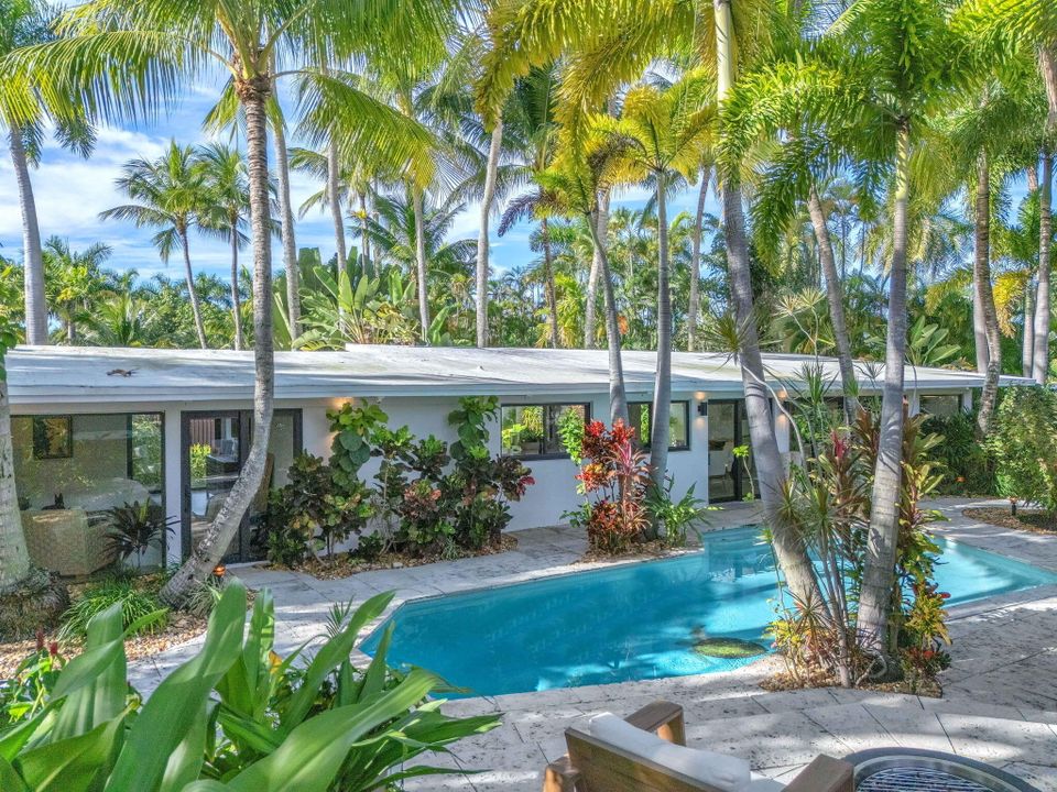 For Sale: $3,750,000 (2 beds, 2 baths, 1258 Square Feet)