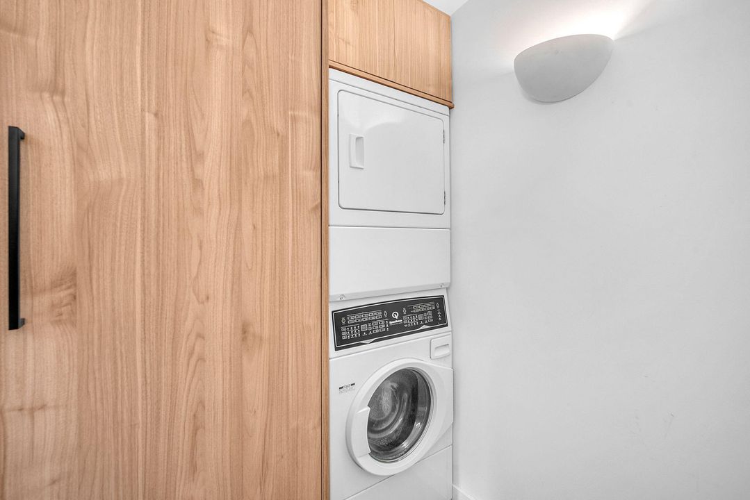 For Sale: $3,750,000 (2 beds, 2 baths, 1258 Square Feet)