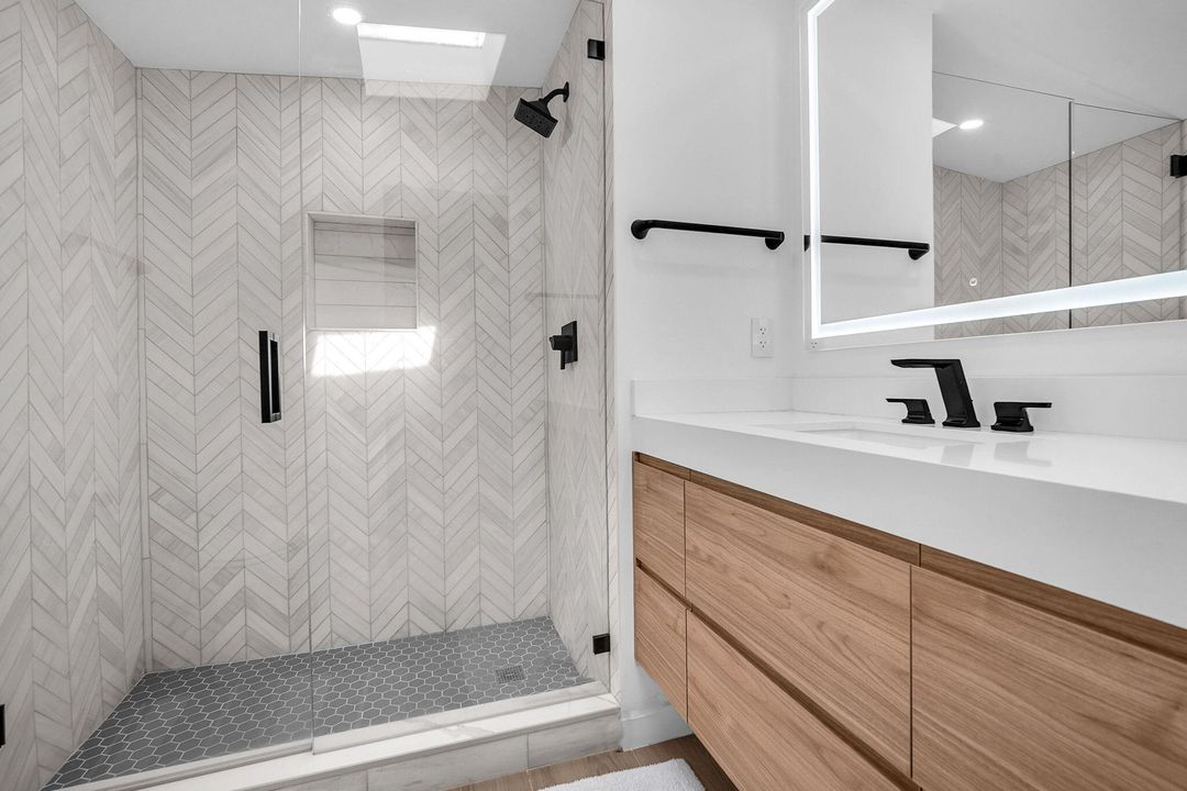 For Sale: $3,750,000 (2 beds, 2 baths, 1258 Square Feet)